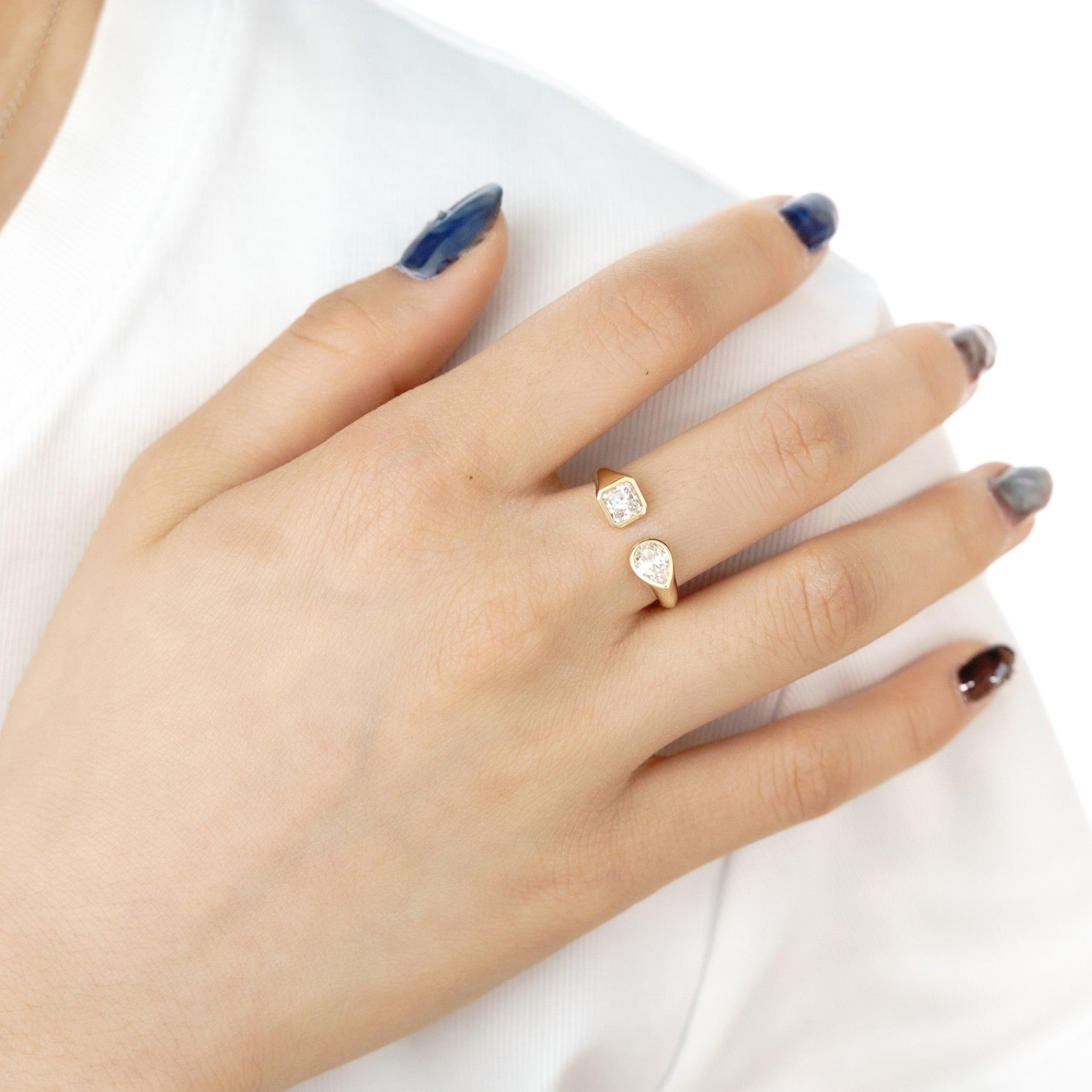 18K YG Bezel Set Pear & Radiant Diamond Open Tipped Band